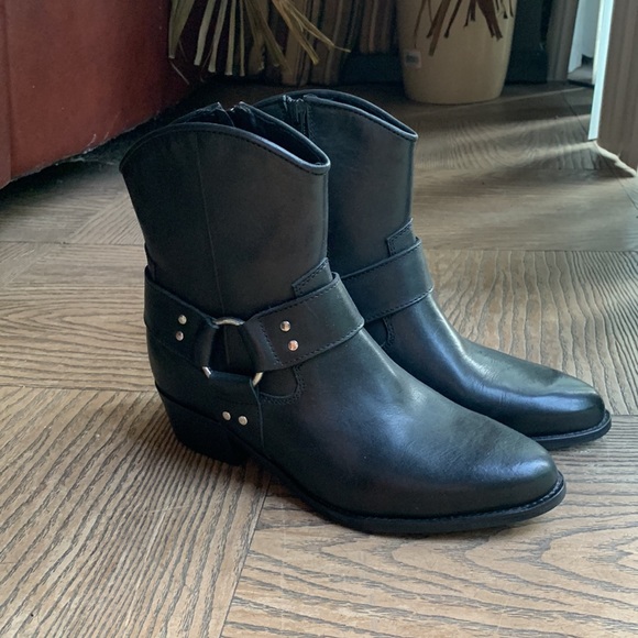 NEW black leather western Booties - Picture 5 of 6